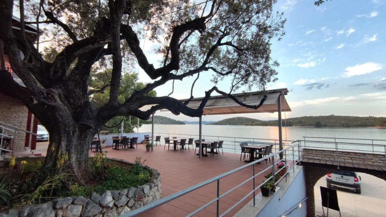 مبيت وإفطار Luka  Pansion Alen - Dugi Otok المظهر الخارجي الصورة
